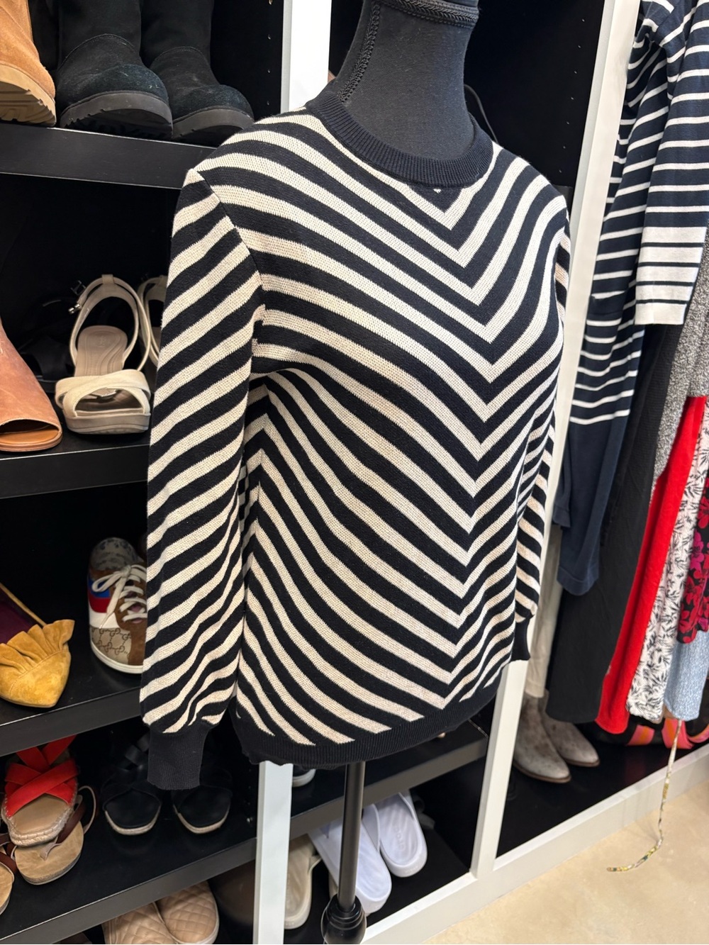 🆕🎉NWT Striped Chevron Crewneck Sweater in Black and Cream - Picture 2 of 9